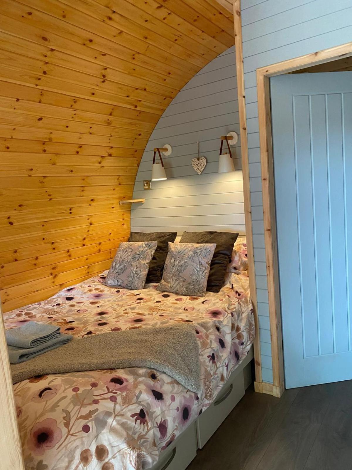 فندق Campsie Luxury Pods With Hot Tub غلاسغو المظهر الخارجي الصورة