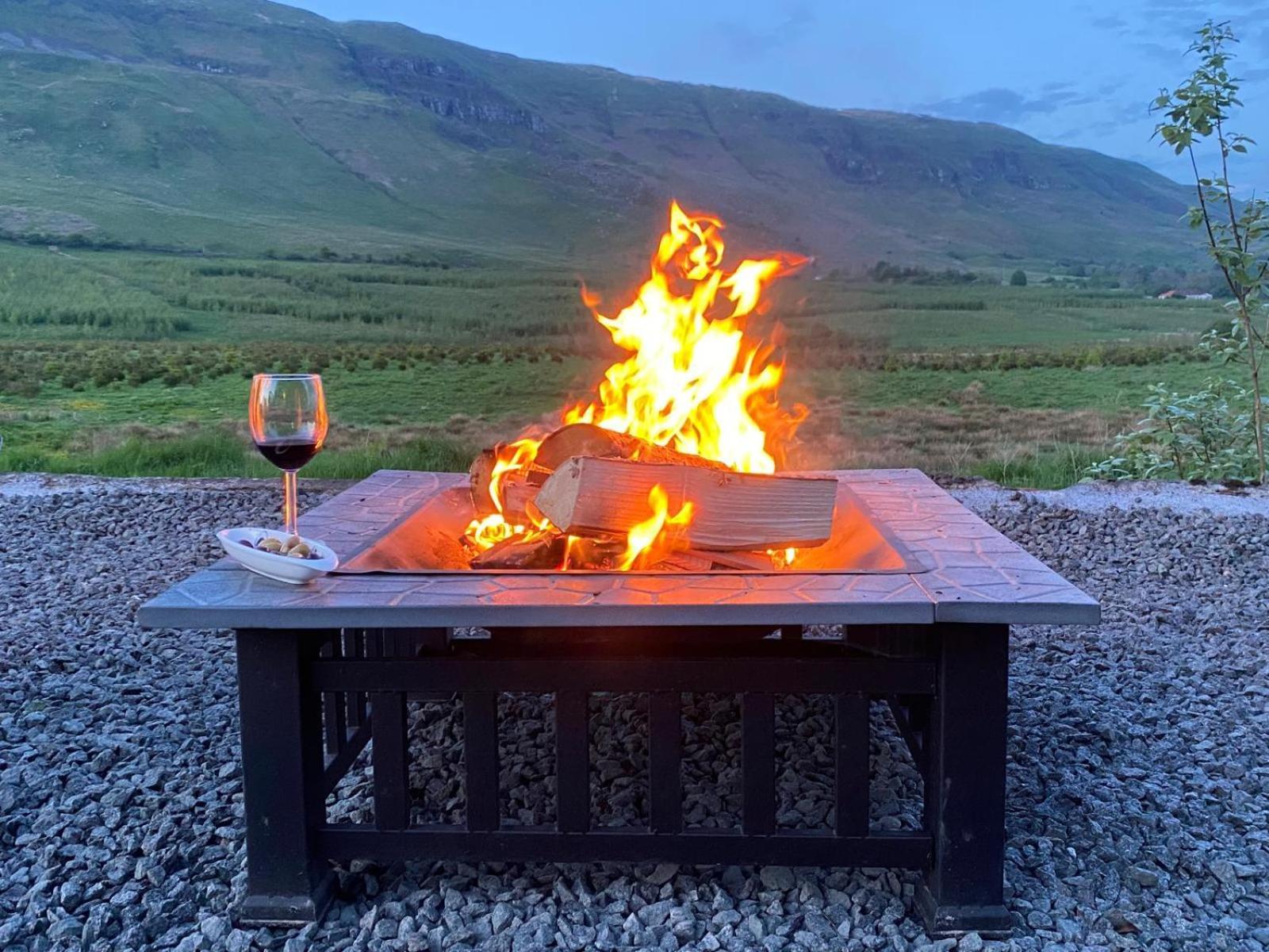 فندق Campsie Luxury Pods With Hot Tub غلاسغو المظهر الخارجي الصورة