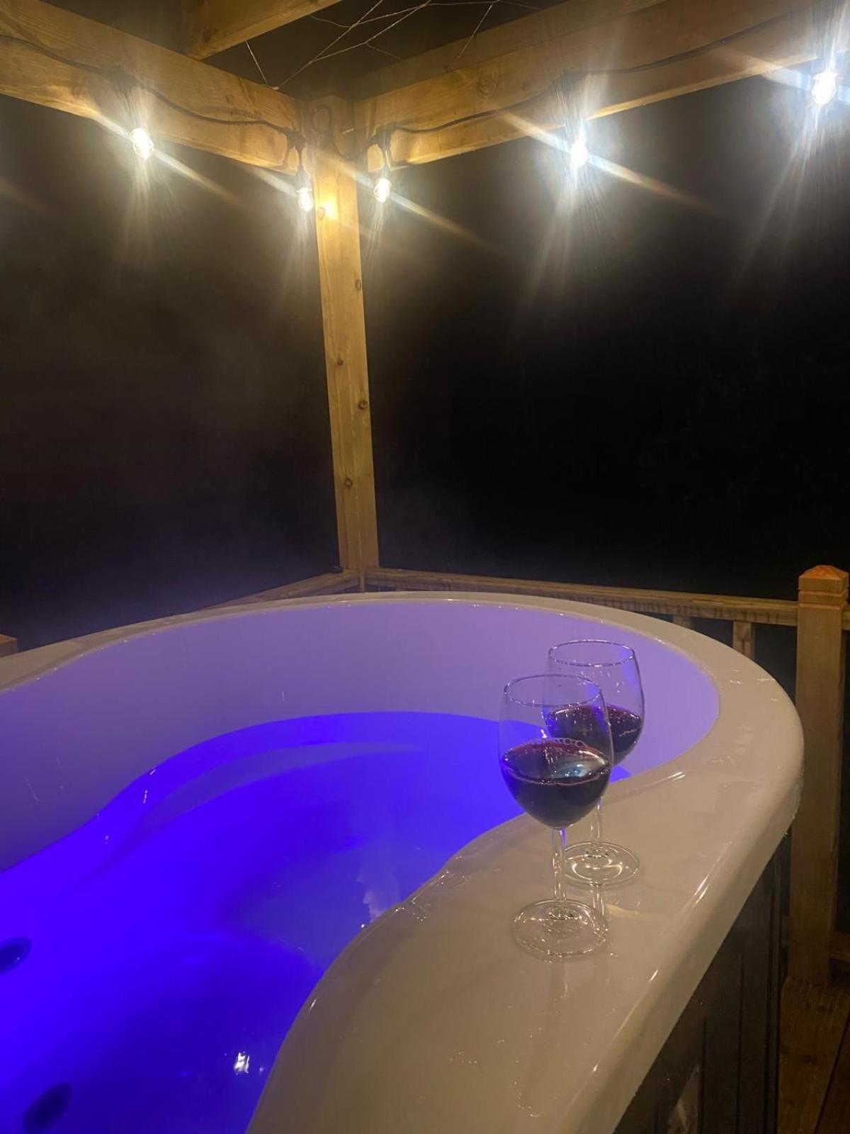فندق Campsie Luxury Pods With Hot Tub غلاسغو المظهر الخارجي الصورة